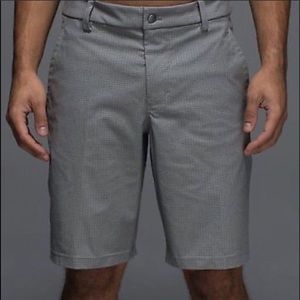 Lululemon Kahuna 2.0 Gray Check Size 40 Mens